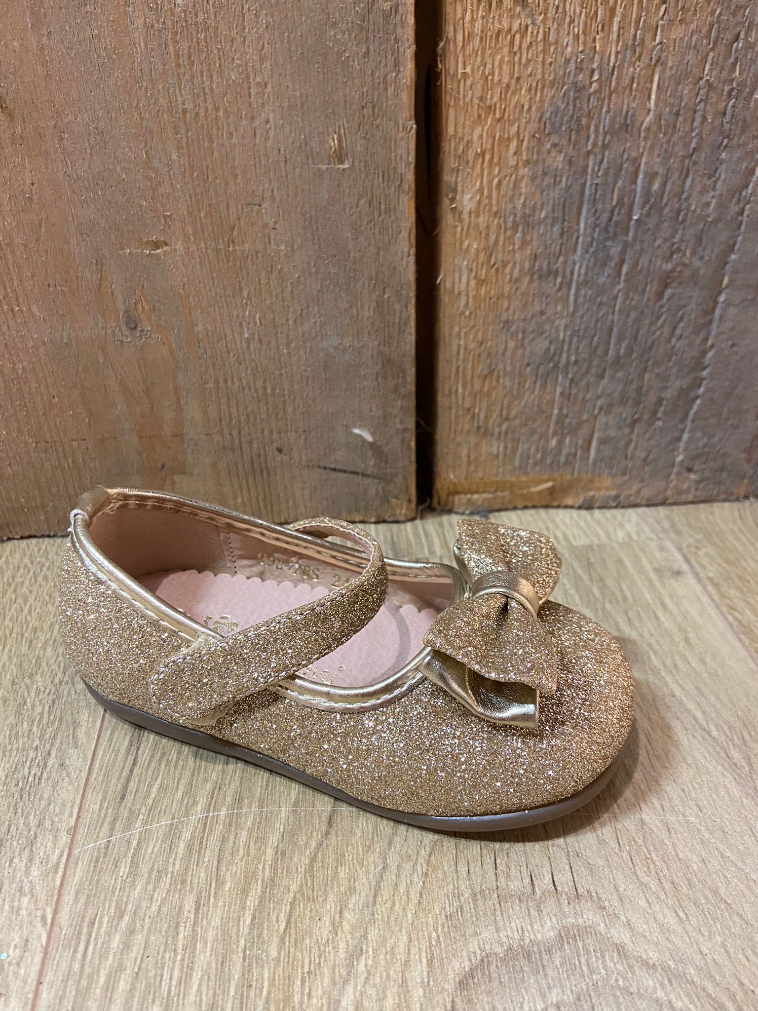 Gouden glitterschoen